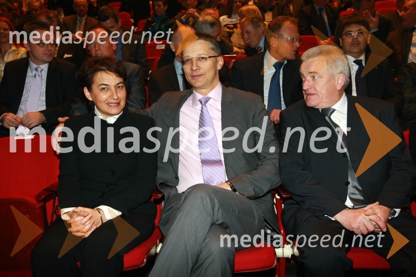 Irma Pavlinič Krebs, ministrica za javno upravo, dr. Igor Lukšič, minister za šolstvo in šport ter Borut Miklavčič, minister za zdravje 
 
Podelitev nagrad Gospodarske zbornice Slovenije za izjemne gospodarske in podjetniške dosežke