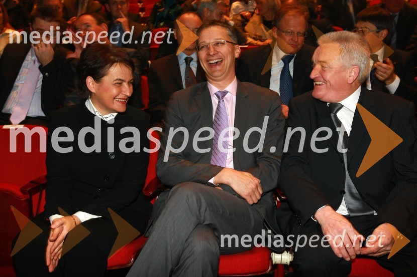 Irma Pavlinič Krebs, ministrica za javno upravo, dr. Igor Lukšič, minister za šolstvo in šport ter Borut Miklavčič, minister za zdravje 
 
Podelitev nagrad Gospodarske zbornice Slovenije za izjemne gospodarske in podjetniške dosežke