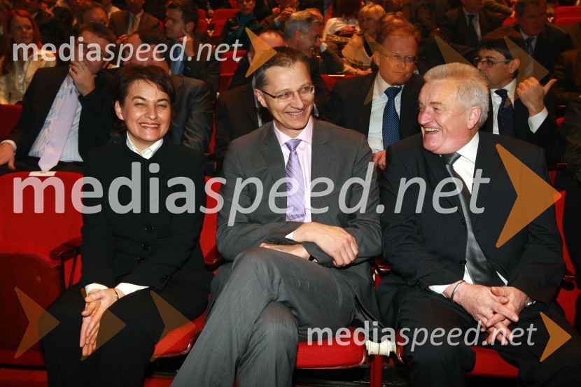 Irma Pavlinič Krebs, ministrica za javno upravo, dr. Igor Lukšič, minister za šolstvo in šport ter Borut Miklavčič, minister za zdravje 
 
Podelitev nagrad Gospodarske zbornice Slovenije za izjemne gospodarske in podjetniške dosežke