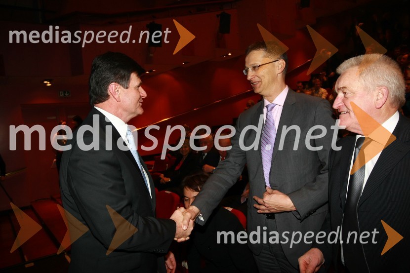 Mag. Blaž Kavčič, predsednik Državnega sveta RS, dr. Igor Lukšič, minister za šolstvo in šport ter Borut Miklavčič, minister za zdravje    
 
Podelitev nagrad Gospodarske zbornice Slovenije za izjemne gospodarske in podjetniške dosežke