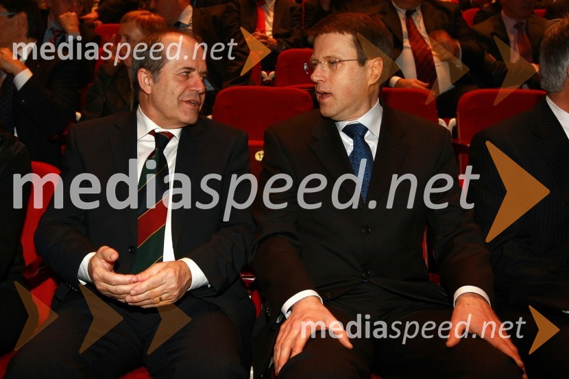 Dr. Ivan Svetlik, minister za delo, družino in socialne zadeve ter Samuel Žbogar, minister za zunanje zadevePodelitev nagrad Gospodarske zbornice Slovenije za izjemne gospodarske in podjetniške dosežke