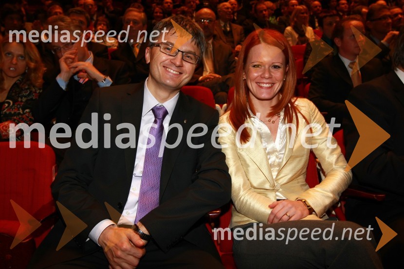 Franci Pliberšek, generalni direktor in lastnik podjetja MIK ter Mojca Gradišnik Hrustel, vodja franšiznih enot pri podjetju MIK Celje 
Podelitev nagrad Gospodarske zbornice Slovenije za izjemne gospodarske in podjetniške dosežke