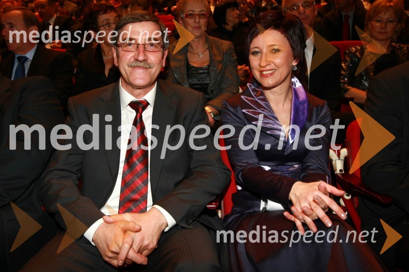 Zorko A. Cerkvenik, predsednik uprave Istrabenz plini in Mojca Kert Kos, direktorica podjetja Petrol Energetika 
 
Podelitev nagrad Gospodarske zbornice Slovenije za izjemne gospodarske in podjetniške dosežke