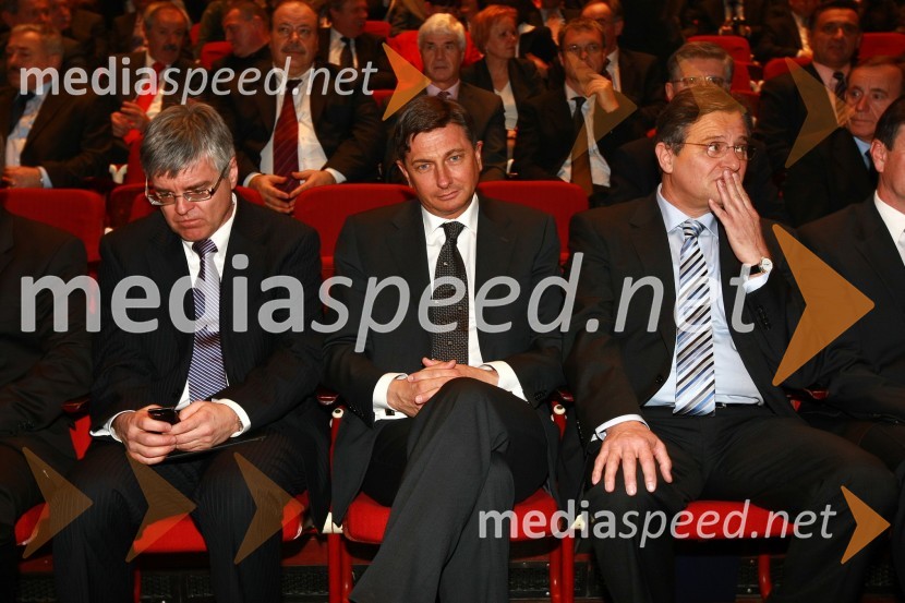 Mag. Samo Hribar Milič, generalni direktor GZS, Borut Pahor, predsednik Vlade RS ter Zdenko Pavček, predsednik GZS in predsednik uprave družbe Skupina Viator & Vektor d.d.Podelitev nagrad Gospodarske zbornice Slovenije za izjemne gospodarske in podjetniške dosežke