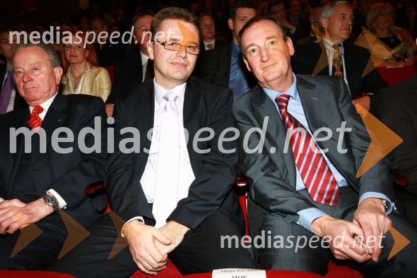 Petr Podlipny,  direktor znamke Škoda v Sloveniji ter Frenk Tavčar, direktor group sales pri Porsche SlovenijaPodelitev nagrad Gospodarske zbornice Slovenije za izjemne gospodarske in podjetniške dosežke