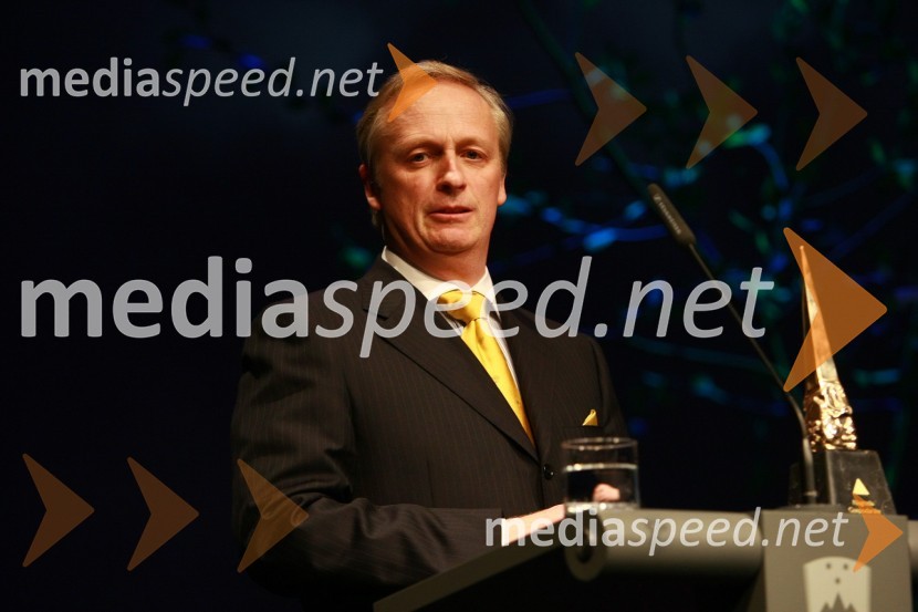 Dr. Edvard Kobal, direktor Slovenske znanstvene fundacijePodelitev nagrad Gospodarske zbornice Slovenije za izjemne gospodarske in podjetniške dosežke