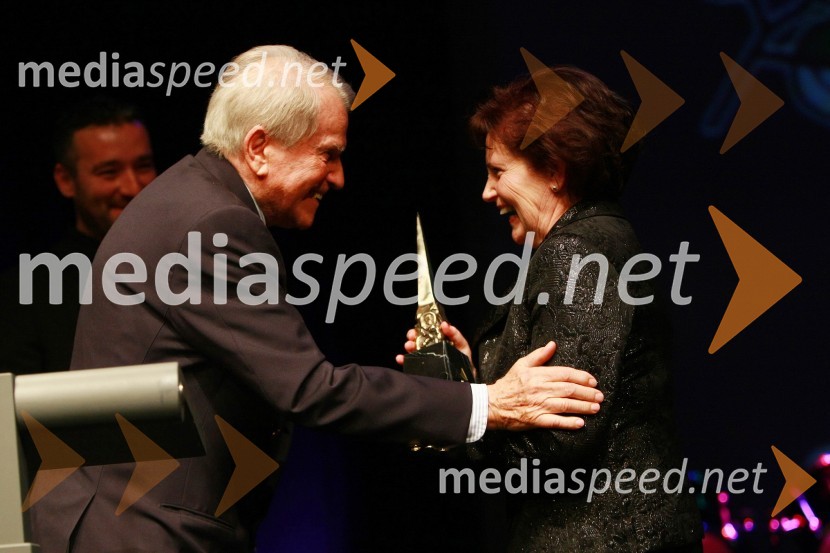 Peter Florjančič, izumitelj in Sonja Rajh, direktorica Farmtech d.o.o. LjutomerPodelitev nagrad Gospodarske zbornice Slovenije za izjemne gospodarske in podjetniške dosežke