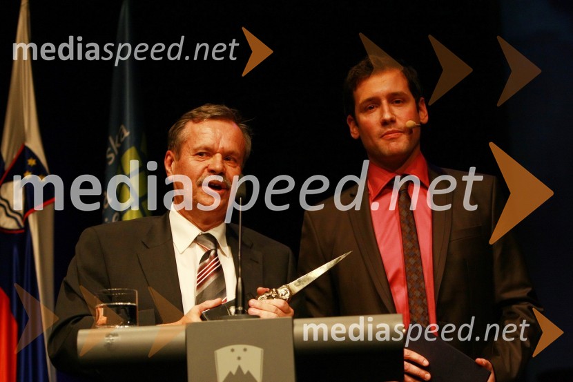 Dr. Radovan Stanislav Pejovnik, rektor Univerze v Ljubljani in Peter Poles, povezovalec prireditvePodelitev nagrad Gospodarske zbornice Slovenije za izjemne gospodarske in podjetniške dosežke