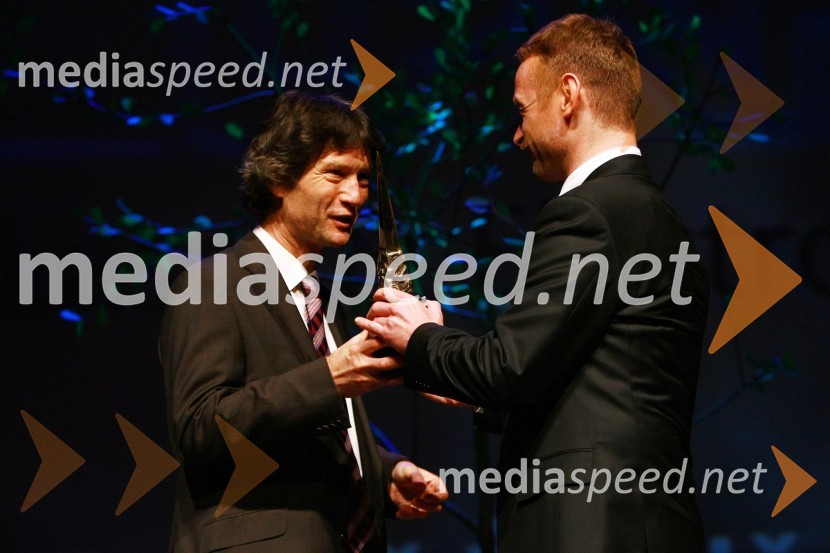 Prof. dr. Marko Mikuž, fizik in Tomaž Žepič, direktor podjetja LPKF Laser & ElektronikaPodelitev nagrad Gospodarske zbornice Slovenije za izjemne gospodarske in podjetniške dosežke