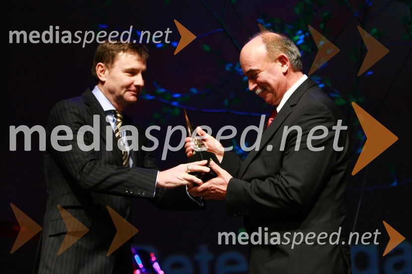 Dr. Oto Lutar,  direktor ZRC SAZU in Peter Žigante, direktor podjetja Savaprojekt d.d., KrškoPodelitev nagrad Gospodarske zbornice Slovenije za izjemne gospodarske in podjetniške dosežke