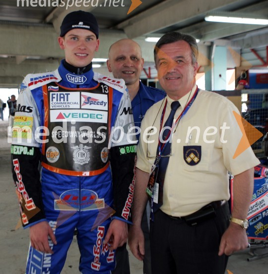 Matej Žagar, spidvejist, njegov oče Franci (v ozadju) in Janez Tomažič, predsednik speedway sekcije pri klubu AMTK LjubljanaSPEEDWAY GRAND PRIX, VN Slovenije 2006