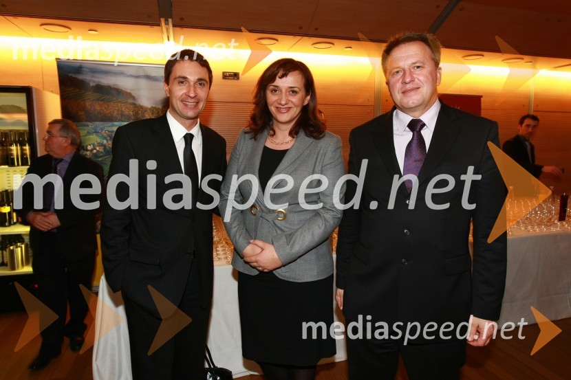 Gregor Jamnik, generalni direktor Hotel Slon, dr. Maja Uran, Fakulteta za turistične študije Portorož in Zdravko Počivalšek, generalni direktor Terme OlimijaPodelitev nagrad Gospodarske zbornice Slovenije za izjemne gospodarske in podjetniške dosežke