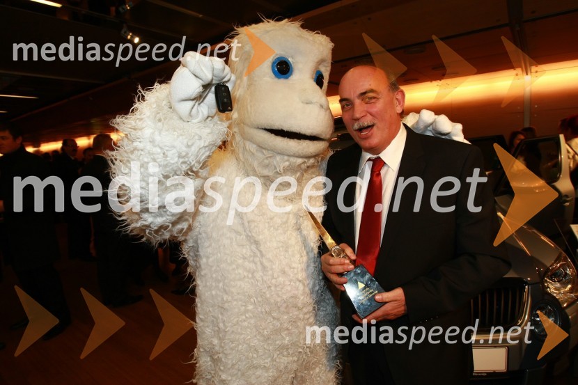 Yeti in Peter Žigante, direktor podjetja Savaprojekt d.d., KrškoPodelitev nagrad Gospodarske zbornice Slovenije za izjemne gospodarske in podjetniške dosežke