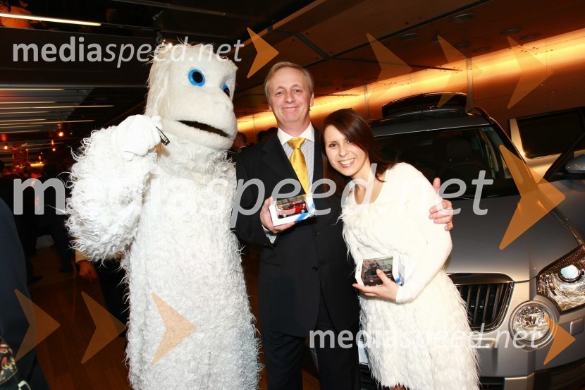 Yeti, dr. Edvard Kobal, direktor Slovenske znanstvene fundacije in Katja Klačinski, YetijevkaPodelitev nagrad Gospodarske zbornice Slovenije za izjemne gospodarske in podjetniške dosežke