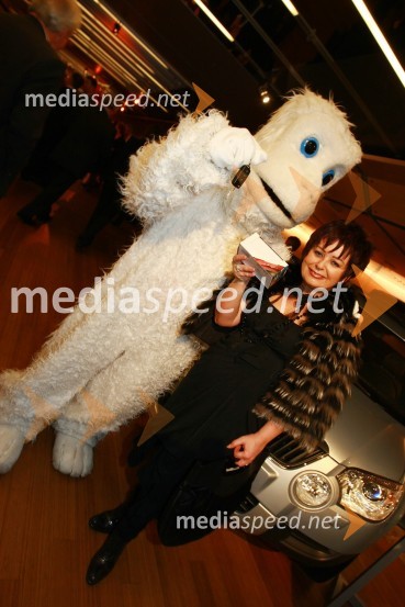 Yeti in Zdenka Kahne, lastnica in direktorica kozmetike KahnePodelitev nagrad Gospodarske zbornice Slovenije za izjemne gospodarske in podjetniške dosežke