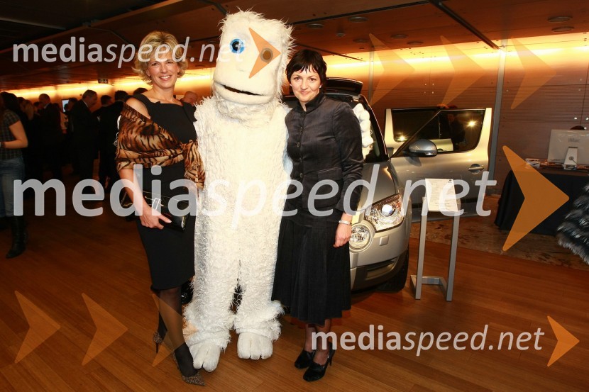 Aleša Kandus Benčina, predsednica uprave podjetja Medex, Yeti in Dr. Maja Makovec Brenčič, predsednica Društva za marketingPodelitev nagrad Gospodarske zbornice Slovenije za izjemne gospodarske in podjetniške dosežke