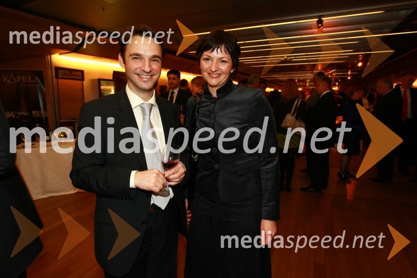 Danilo Ferjančič, generalni direktor Porsche Slovenija in dr. Maja Makovec Brenčič, predsednica Društva za marketingPodelitev nagrad Gospodarske zbornice Slovenije za izjemne gospodarske in podjetniške dosežke