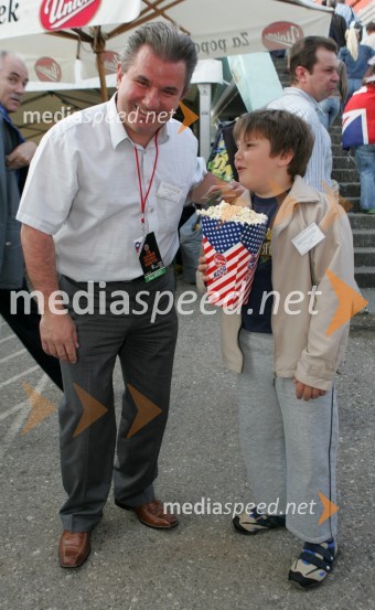 mag. Andrej Vizjak, minister za gospodarstvo s sinom Marjanom   
 
SPEEDWAY GRAND PRIX, VN Slovenije 2006