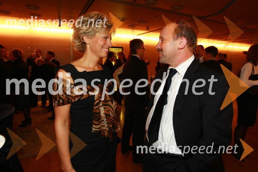 Aleša Kandus, predsednica uprave podjetja Medex in Aljoša TomažPodelitev nagrad Gospodarske zbornice Slovenije za izjemne gospodarske in podjetniške dosežke