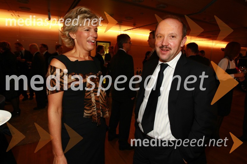 Aleša Kandus, predsednica uprave podjetja Medex in Aljoša TomažPodelitev nagrad Gospodarske zbornice Slovenije za izjemne gospodarske in podjetniške dosežke