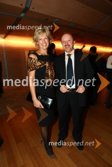 Aleša Kandus, predsednica uprave podjetja Medex in Aljoša TomažPodelitev nagrad Gospodarske zbornice Slovenije za izjemne gospodarske in podjetniške dosežke