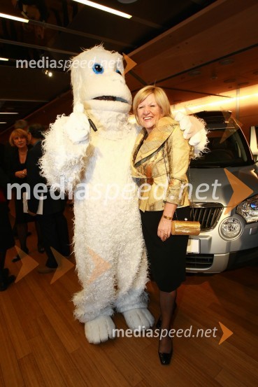 Yeti in Romana Pajenk, predsednica uprave ProbankaPodelitev nagrad Gospodarske zbornice Slovenije za izjemne gospodarske in podjetniške dosežke