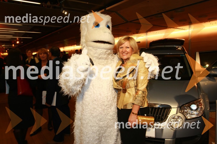 Yeti in Romana Pajenk, predsednica uprave ProbankaPodelitev nagrad Gospodarske zbornice Slovenije za izjemne gospodarske in podjetniške dosežke