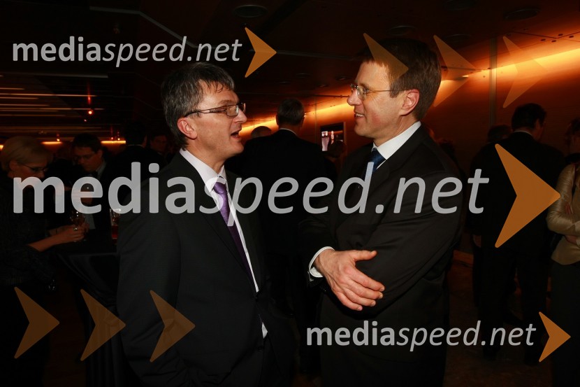 Franci Pliberšek, generalni direktor in lastnik podjetja MIK Celje in Samuel Žbogar, minister za zunanje zadevePodelitev nagrad Gospodarske zbornice Slovenije za izjemne gospodarske in podjetniške dosežke