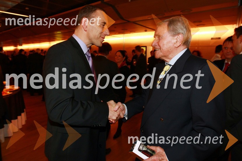 Goran Kodelja, generalni direktor podjetja Lisca in Peter Florjančič, izumiteljPodelitev nagrad Gospodarske zbornice Slovenije za izjemne gospodarske in podjetniške dosežke