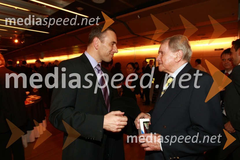 Goran Kodelja, generalni direktor podjetja Lisca in Peter Florjančič, izumiteljPodelitev nagrad Gospodarske zbornice Slovenije za izjemne gospodarske in podjetniške dosežke