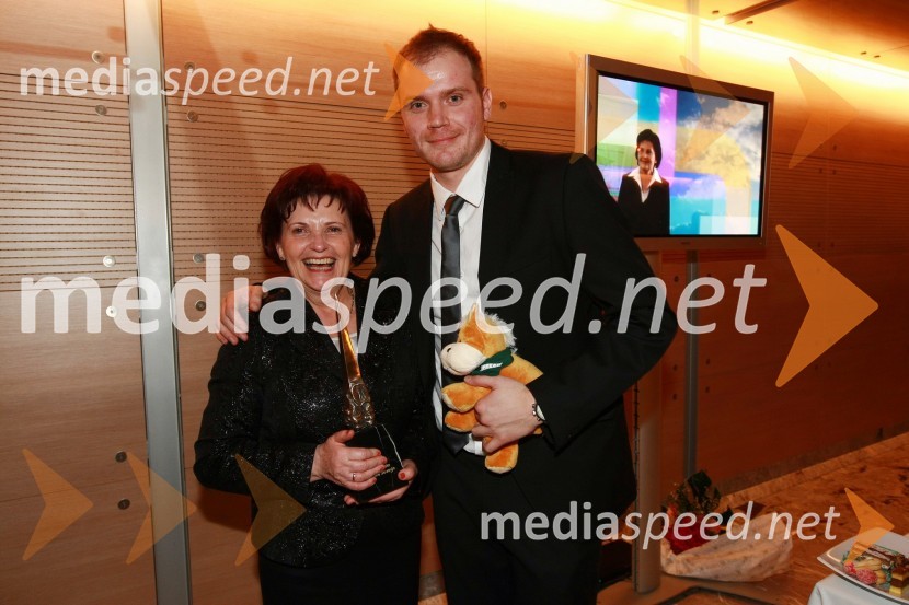 Sonja Rajh, direktorica Farmtech d.o.o. Ljutomer in njen sinPodelitev nagrad Gospodarske zbornice Slovenije za izjemne gospodarske in podjetniške dosežke