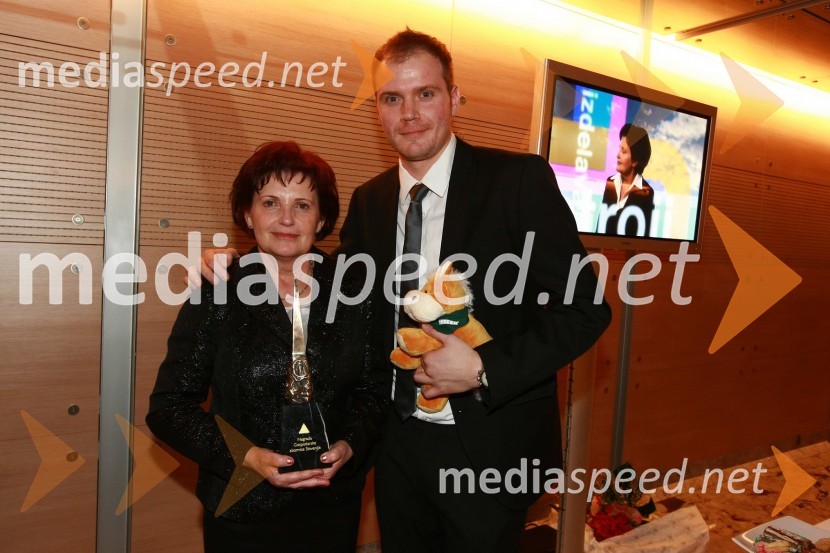 Sonja Rajh, direktorica Farmtech d.o.o. Ljutomer in njen sinPodelitev nagrad Gospodarske zbornice Slovenije za izjemne gospodarske in podjetniške dosežke