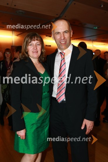 Tone Stanovnik, direktor podjetja Špica International in njegova soprogaPodelitev nagrad Gospodarske zbornice Slovenije za izjemne gospodarske in podjetniške dosežke