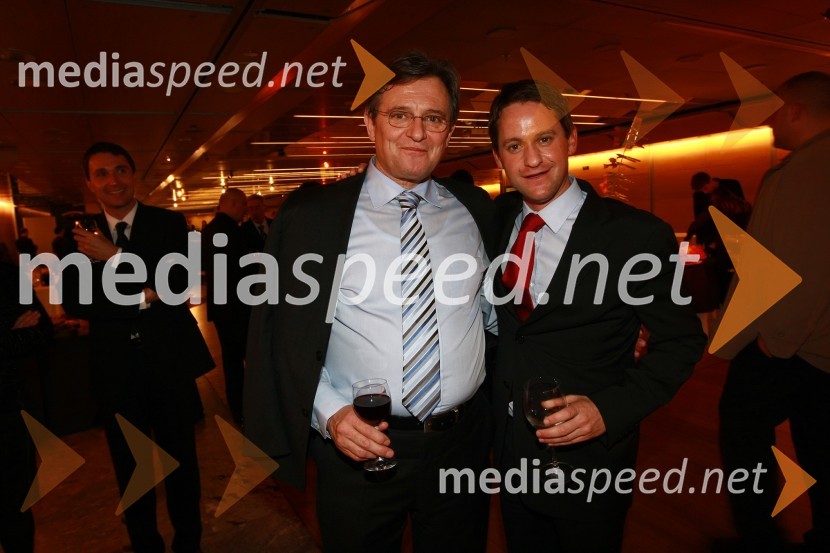 Zdenko Pavček, predsednik GZS in predsednik uprave družbe Skupina Viator & Vektor d.d. in dr. Andrej Janež, diabetolog, Klinika za endokrinologijo, diabetes in bolezni presnove UKC LjubljanaPodelitev nagrad Gospodarske zbornice Slovenije za izjemne gospodarske in podjetniške dosežke