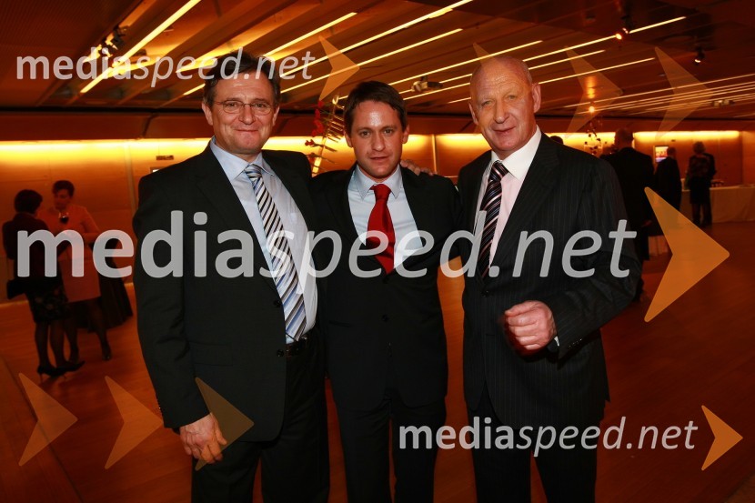 Zdenko Pavček, predsednik GZS in predsednik uprave družbe Skupina Viator & Vektor d.d., dr. Andrej Janež, diabetolog, Klinika za endokrinologijo, diabetes in bolezni presnove UKC Ljubljana in dr. Peter Kotar, direktor podjetja Sol Intercontinental d.o.o.Podelitev nagrad Gospodarske zbornice Slovenije za izjemne gospodarske in podjetniške dosežke