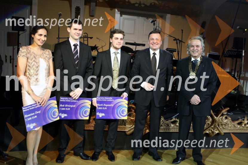 Romina Znoj, Rok Hrženjak, Mark Zupančič, dobitniki štipendije, Zoran Janković, župan Mestne občine Ljubljana in Vladimir Pezdirc, predsednik Rotary kluba Ljubljana21. Veliki Rotarijski ples