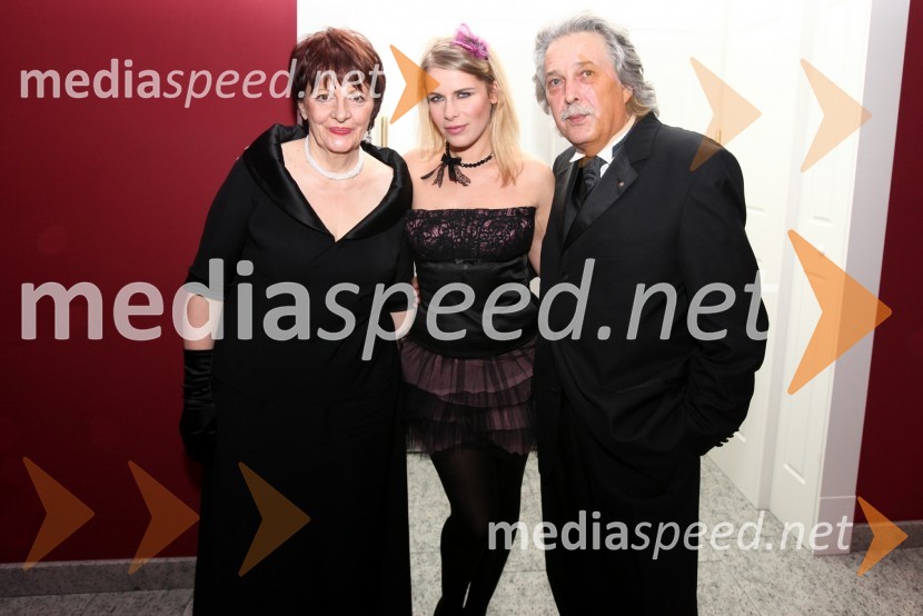 Nataša, soproga Vladimirja Pezdirca, Anika Horvat, pevka in Vladimir Pezdirc, predsednik Rotary kluba Ljubljana  
21. Veliki Rotarijski ples