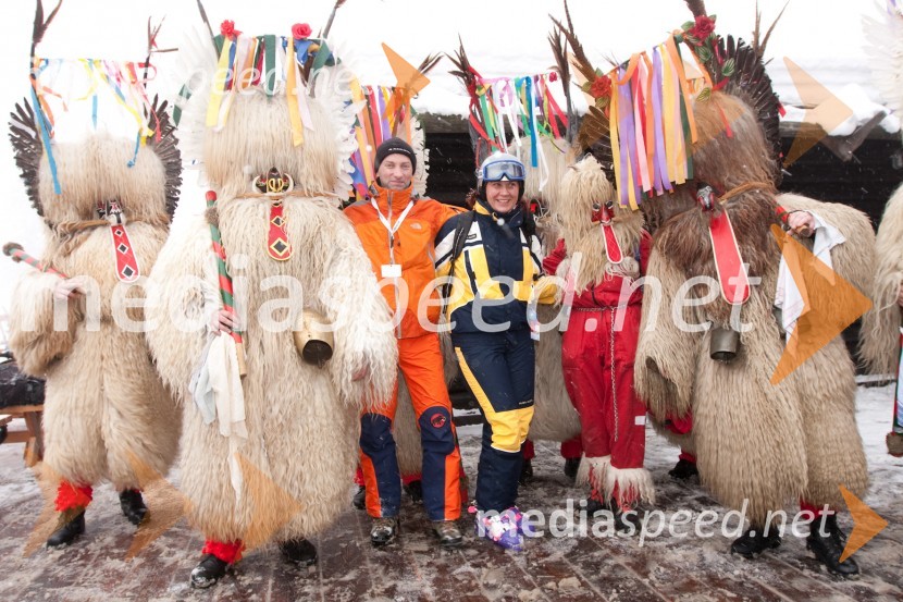 Tomaž Kastelic, predsednik Lions Klub Bled Golf in Polonca Kukec, guvernerka slovenskih Lions KlubovLions Ski Open 2010, dobrodelna veleslalomska tekma