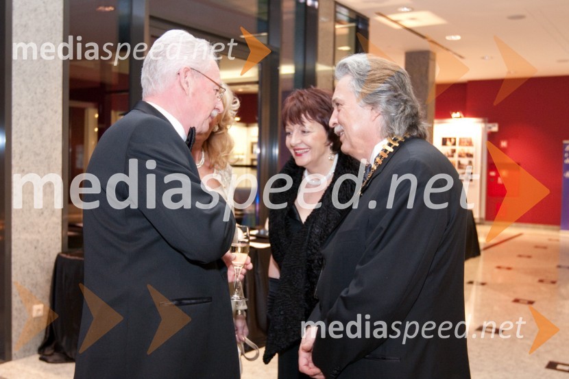 Zlatko Šetinc, glavni in odgovorni urednik Nedeljskega dnevnika in Vladimir Pezdirc, predsednik Rotary kluba Ljubljana21. Veliki Rotarijski ples