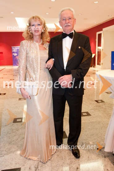 Zlatko Šetinc, glavni in odgovorni urednik Nedeljskega dnevnika in soproga Blanka Šetinc, svetovalka za odnose z javnostmi v Kliničnem centru Ljubljana21. Veliki Rotarijski ples