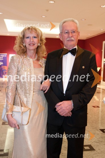 Zlatko Šetinc, glavni in odgovorni urednik Nedeljskega dnevnika in soproga Blanka Šetinc, svetovalka za odnose z javnostmi v Kliničnem centru Ljubljana21. Veliki Rotarijski ples