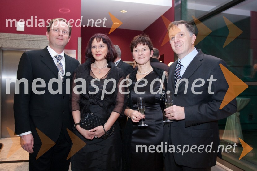 Andrej Malgaj, lastnik in direktor podjetja Avtohiša Malgaj, soproga Blanka, Peter Malalan, Draguljarna Malalan in soproga Karmen21. Veliki Rotarijski ples