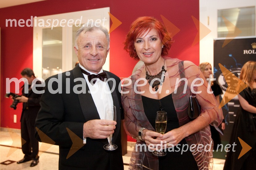 Tone Glavan, pomočnik guvernerja za District in Darinka Pavlič Kamien, vodja službe za odnose z javnostmi pri Telekomu Slovenija in predsednica Lions kluba Ljubljana21. Veliki Rotarijski ples