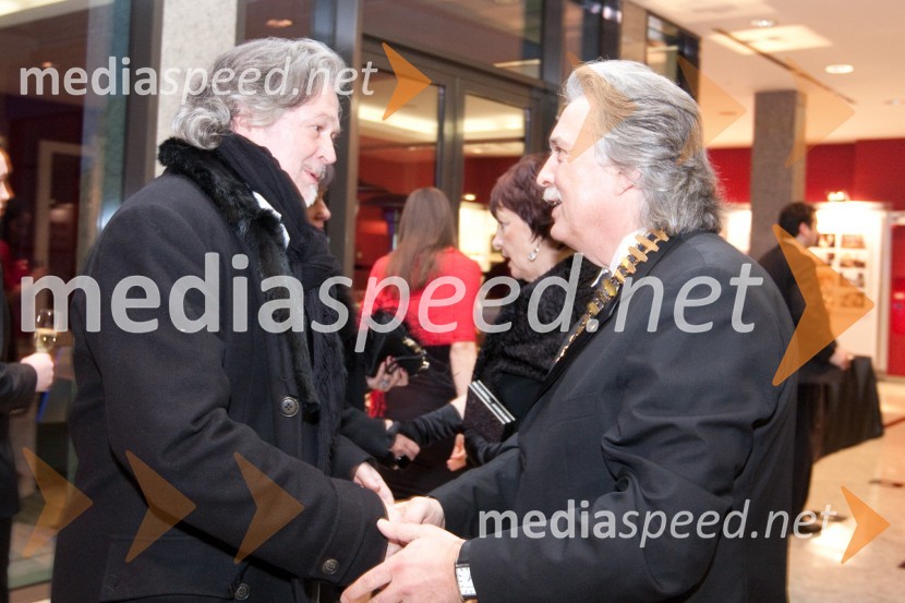 	Jani Bavčer, oblikovalec in Vladimir Pezdirc, predsednik Rotary kluba Ljubljana21. Veliki Rotarijski ples