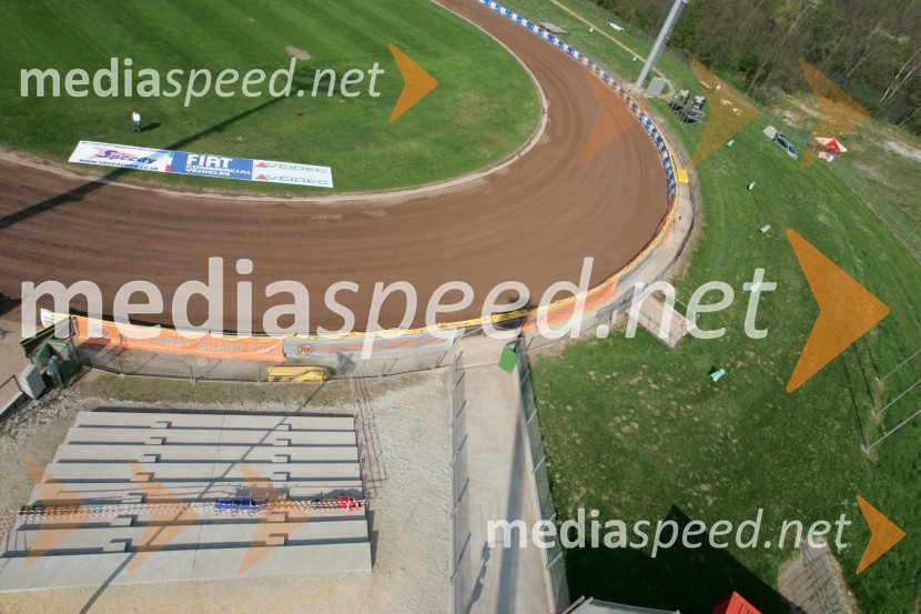 Speedway stadion Matije Gubca, Krško, dovoz iz boksov na tekmovalno stezo in press tribunaSPEEDWAY GRAND PRIX, VN Slovenije 2006, RAZNO