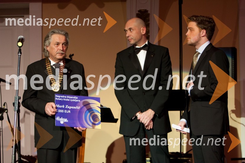 	Vladimir Pezdirc, predsednik Rotary kluba Ljubljana, Igor Grosman in Mark Zupančič, dobitnik štipendije21. Veliki Rotarijski ples