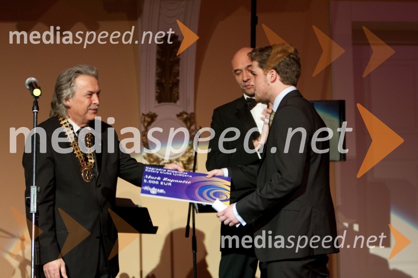 	 Vladimir Pezdirc, predsednik Rotary kluba Ljubljana, Igor Grosman in Mark Zupančič, dobitnik štipendije21. Veliki Rotarijski ples