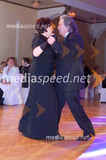 	Vladimir Pezdirc, predsednik Rotary kluba Ljubljana in soproga Nataša21. Veliki Rotarijski ples