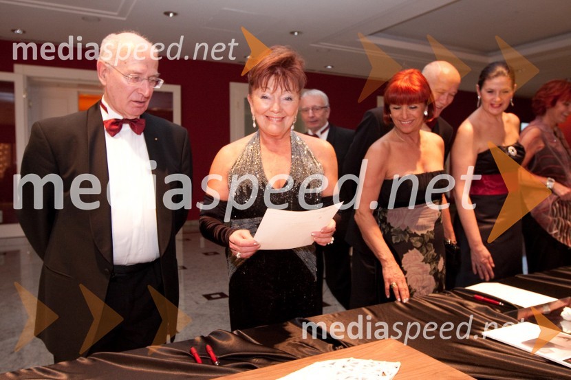 Tjaša Andree Prosenc, odvetnica in soprog Tone Prosenc, odvetnik21. Veliki Rotarijski ples