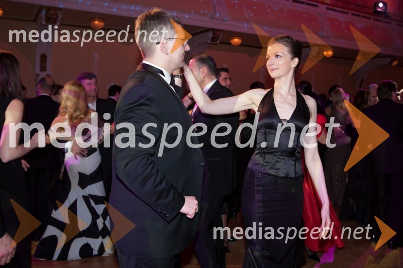 Žiga Debeljak, predsednik uprave družbe Mercator in soproga Metoda21. Veliki Rotarijski ples